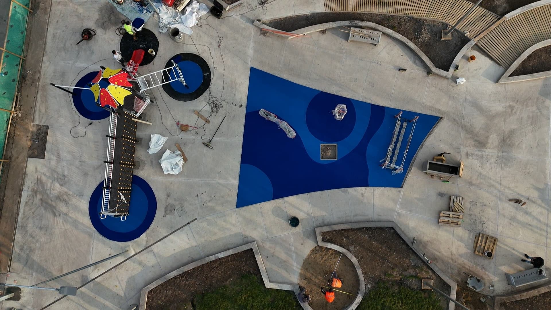 Condominio con pasto sintético