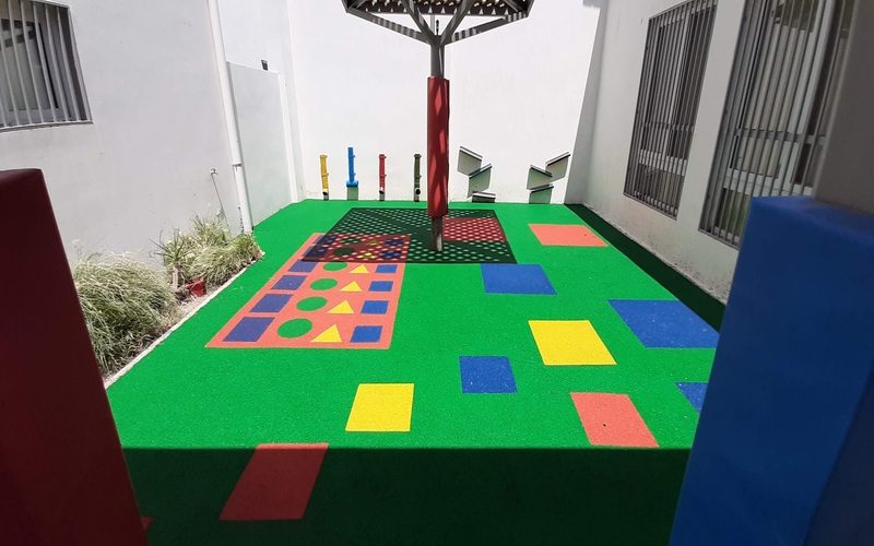 Jardin infantil piso de caucho