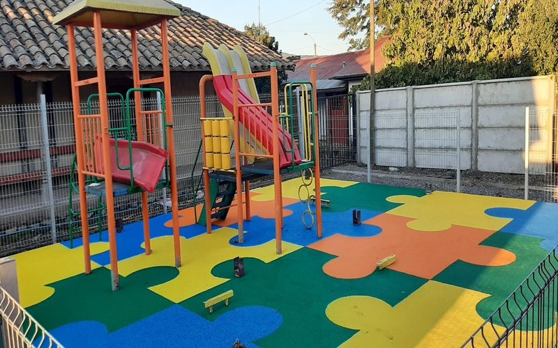 Parque de juegos piso de caucho